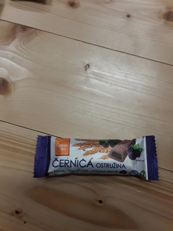 Špaldová sušenka s ostružinovou náplní