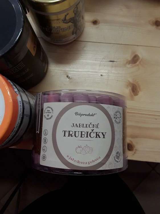 Jablečné trubičky s jahodovou polevou