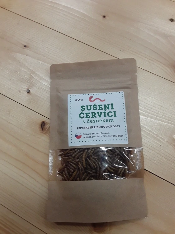 Sušení červíci s česnekem