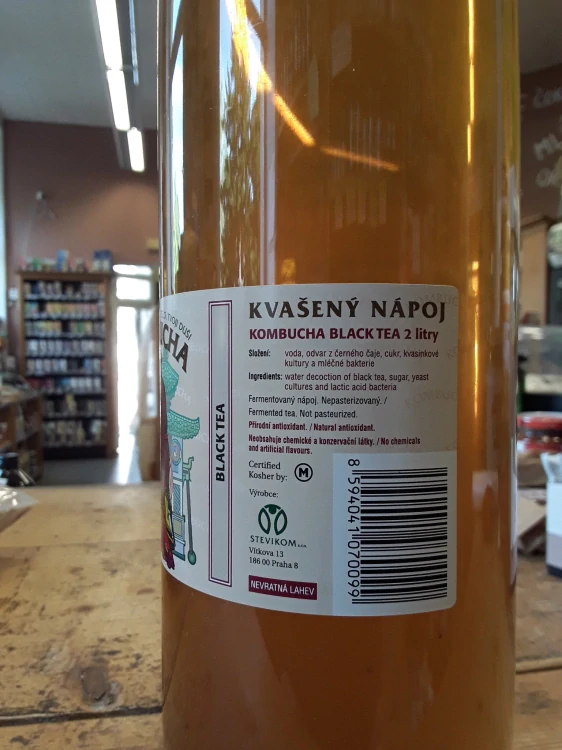 Kvašený nápoj kombucha z černého čaje