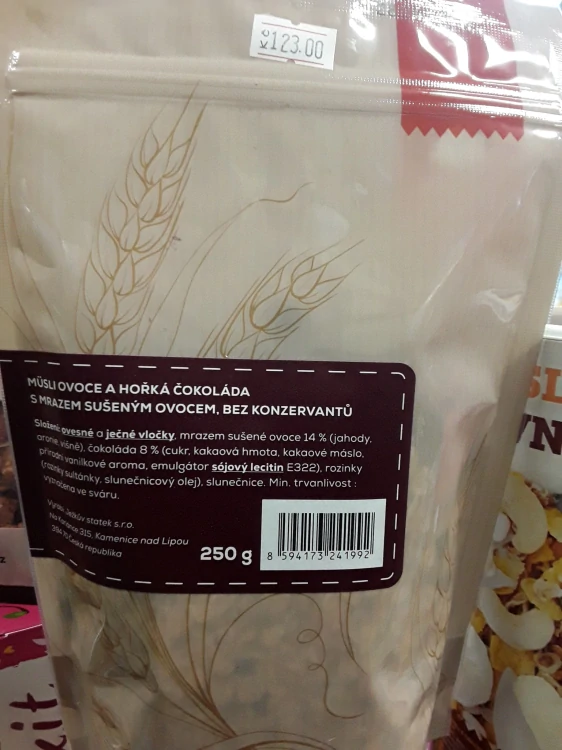 Müsli ovoce a hořká čokoláda