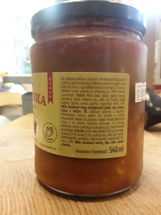 Gulášová veganská polévka