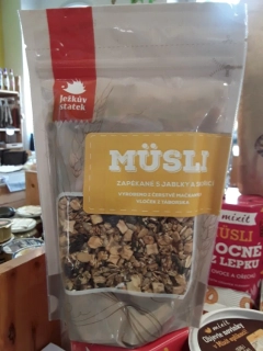 Müsli zapékané s jablky a skořicí