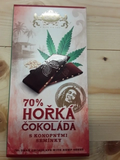 70% hořká čokoláda s konopnými semínky
