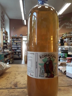Kvašený nápoj kombucha z černého čaje