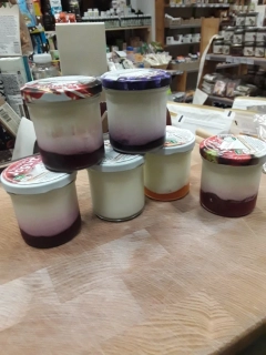 Jogurt s malinami
