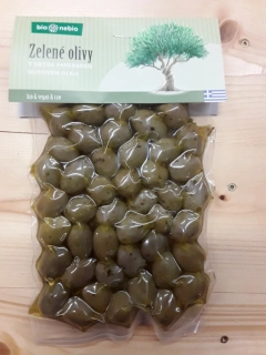 Zelené olivy v extra panenském olivovém