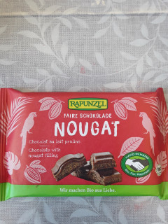 Mléčná čokoláda s nugátovou náplní