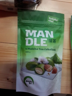 Mandle v Matcha tea čokoládě