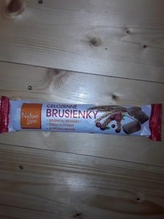 Celozrnné sušenky plněné brusinkovou náplní