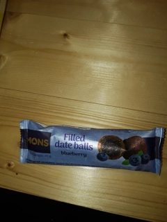 Plněné datlové kuličky s borůvkami