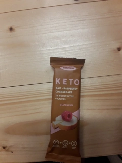 Proteinová tyčinka s příchutí malinový cheesecake