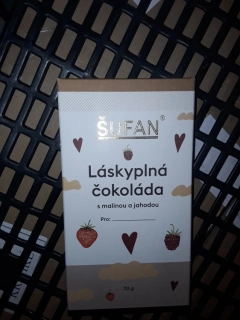 láskyplná čokoláda s malinkou a jahodou